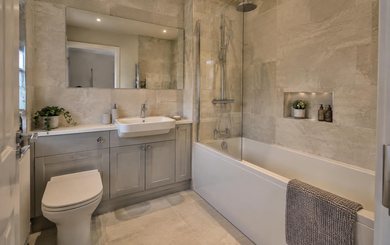 Modern fitted family bathroom
